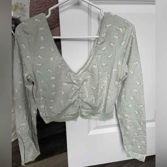 Urban Outfitters Long Sleeve V-Neck Floral Shirt - Picture 2 of 8